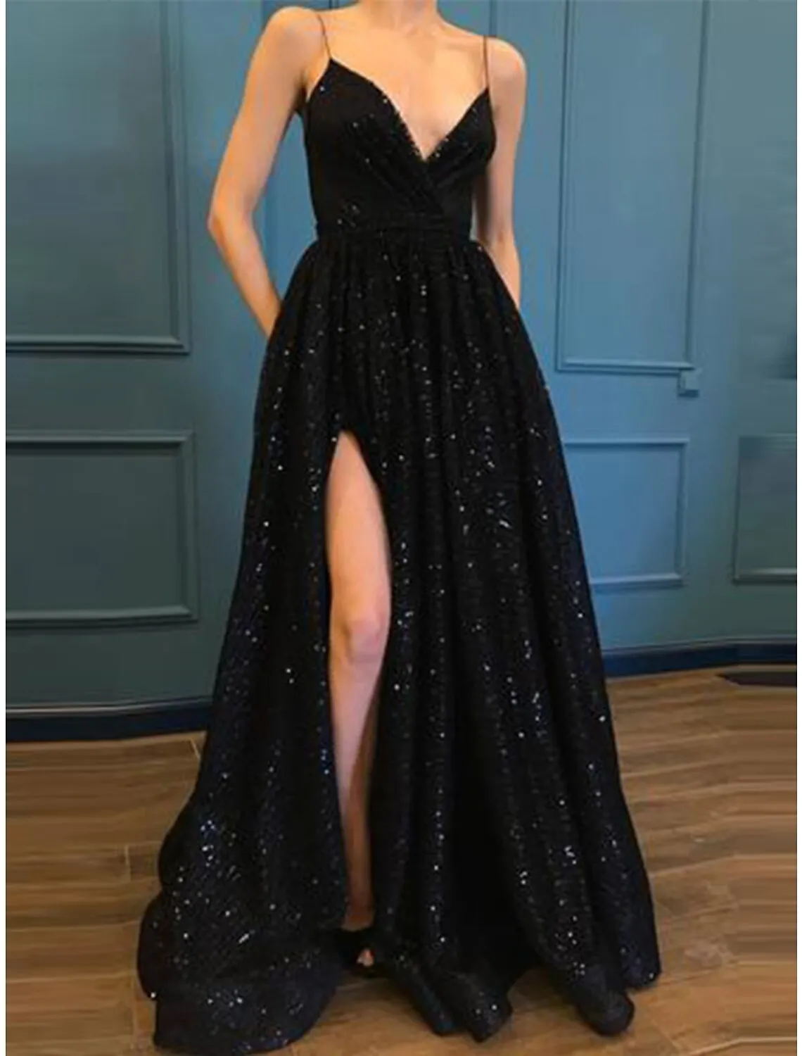 Luolandi A-Line Prom Dresses Glittering Dress Party Wear Floor Length Sleeveless V Neck Sequined